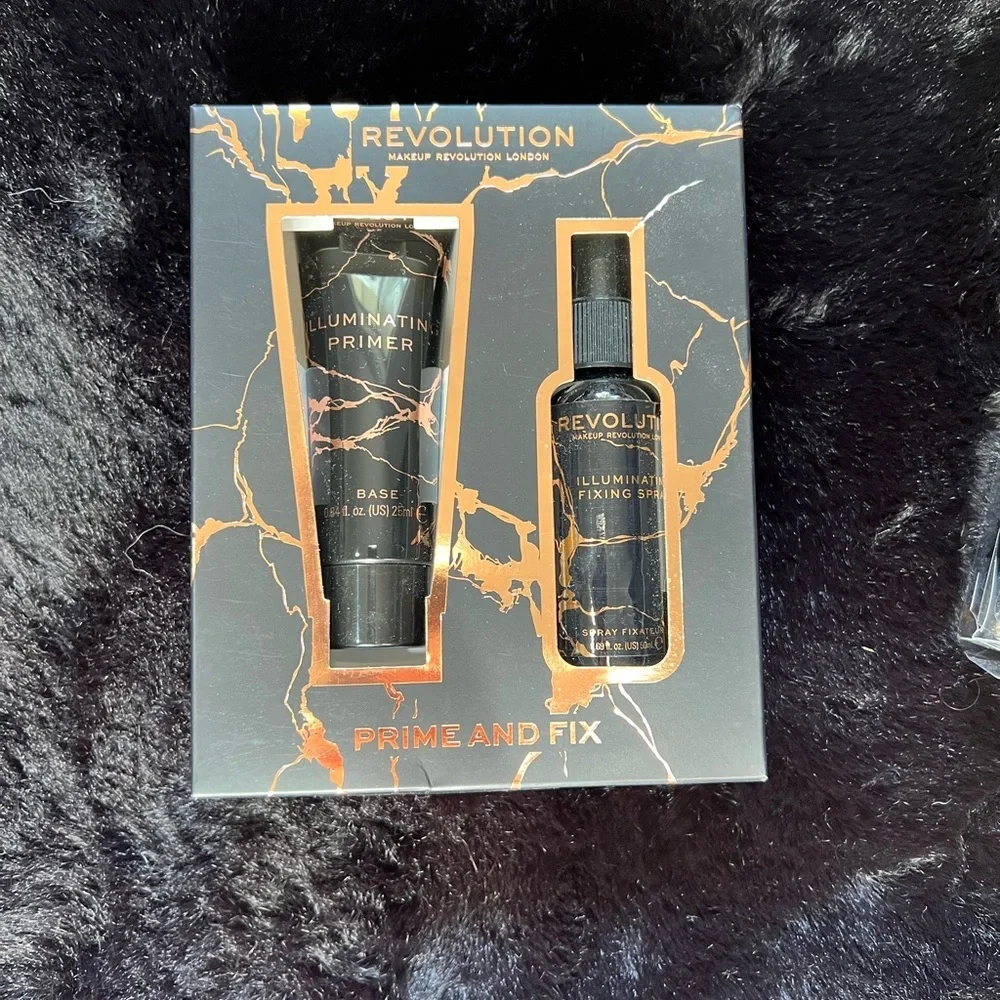 Makeup Revolution Prime and Fix Set - Illuminating Primer & Fixing Spray (New)